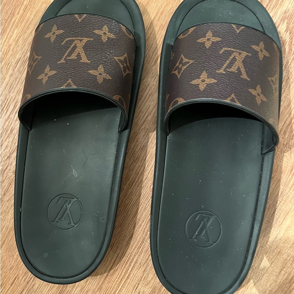 Louis Vuitton Brown and Black Sandals with Open-Toe Design and Monogram Pattern